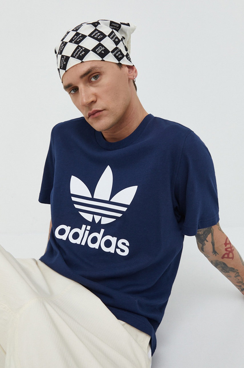 

Памучна тениска adidas Originals в тъмносиньо с принт, Тъмносин