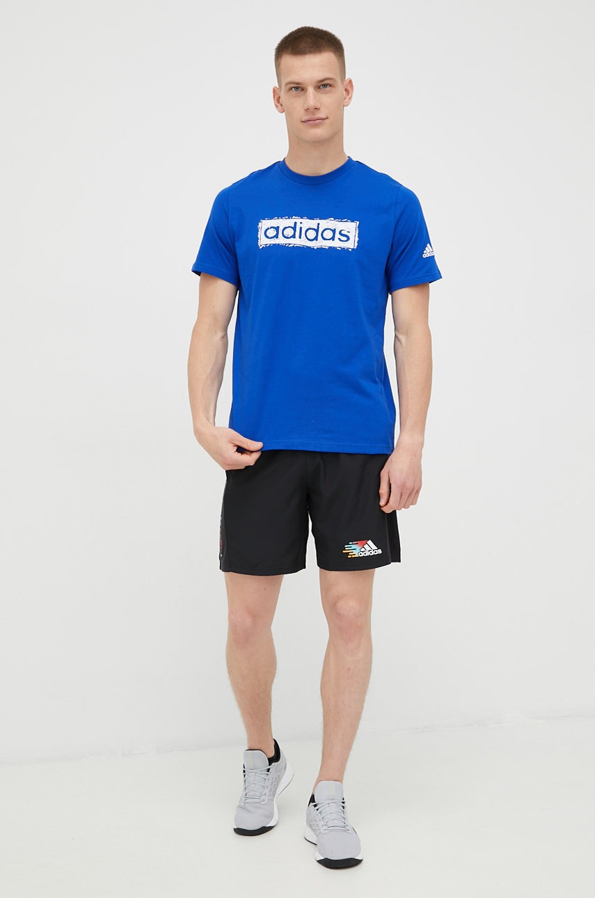 

Хлопковая футболка adidas с принтом