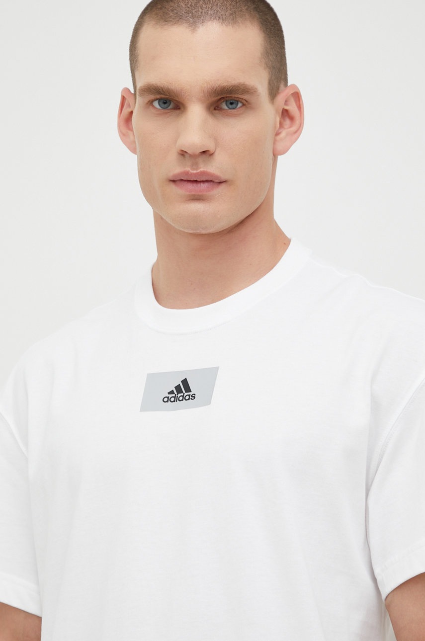 

Памучна тениска adidas в бяло с принт, Бял