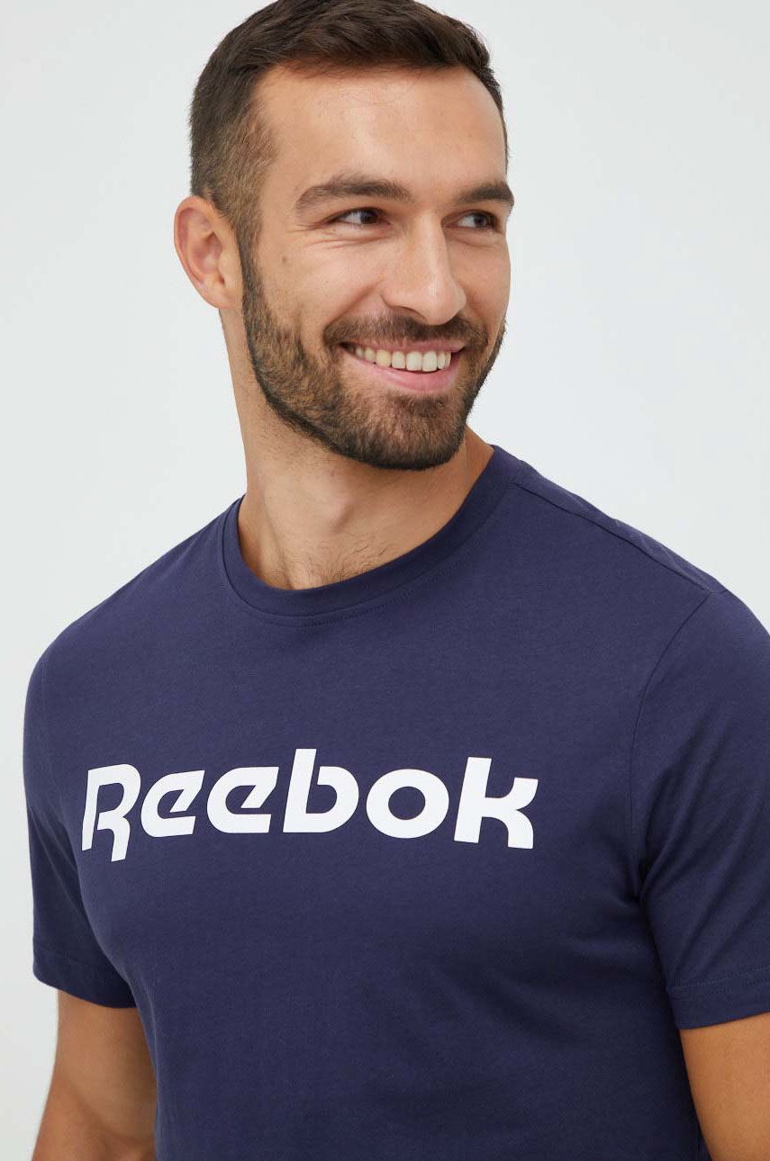 Bavlněné tričko Reebok tmavomodrá barva, s potiskem - námořnická modř -  100% Bavlna