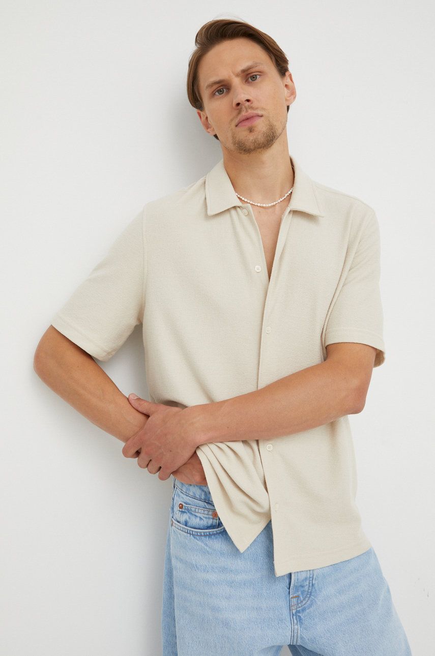 Košile Samsoe Samsoe pánská, béžová barva, relaxed, s klasickým límcem - béžová -  73 % Bavlna