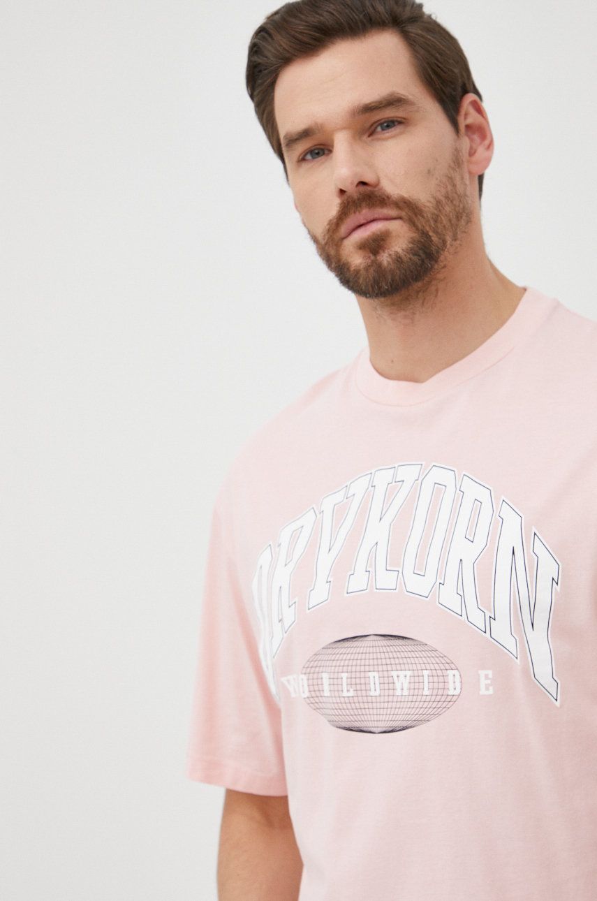 Bavlněné tričko Drykorn růžová barva, s potiskem - růžová -  100% Bavlna