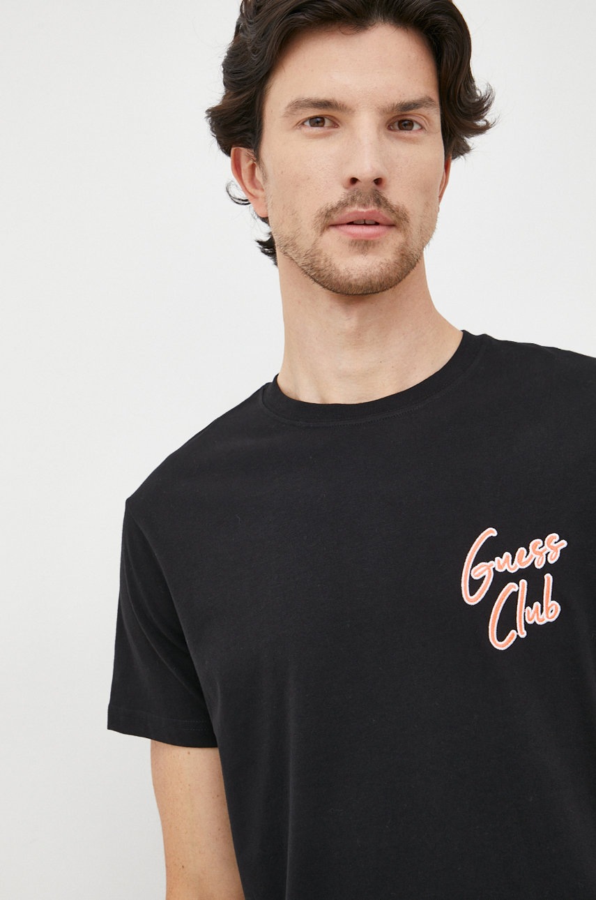 

Памучна тениска Guess в черно с апликация, Черен