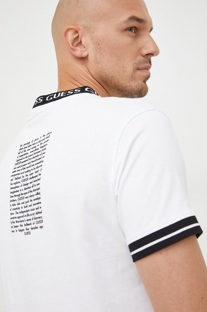 

Памучна тениска Guess в бяло с апликация, Бял