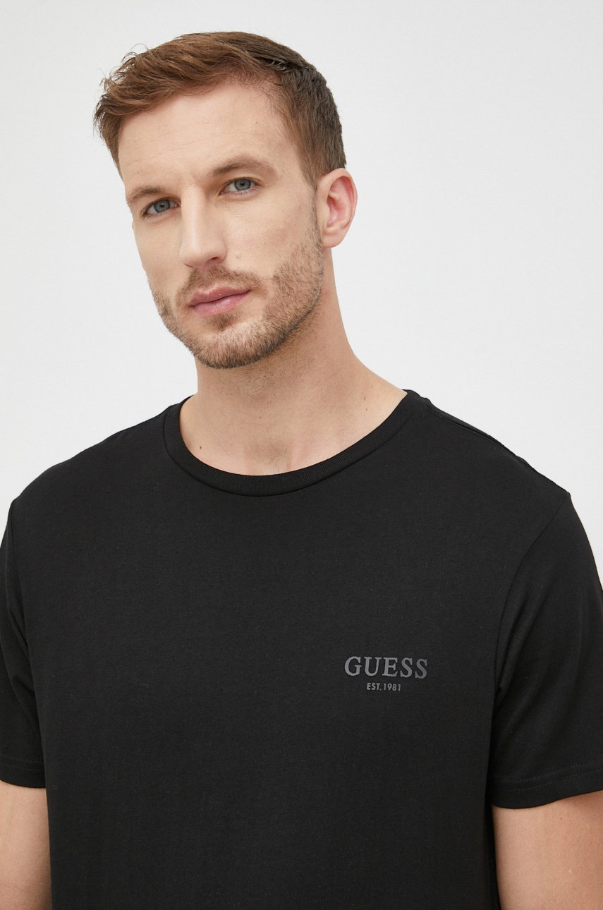 

Памучна тениска Guess в черно с принт, Черен