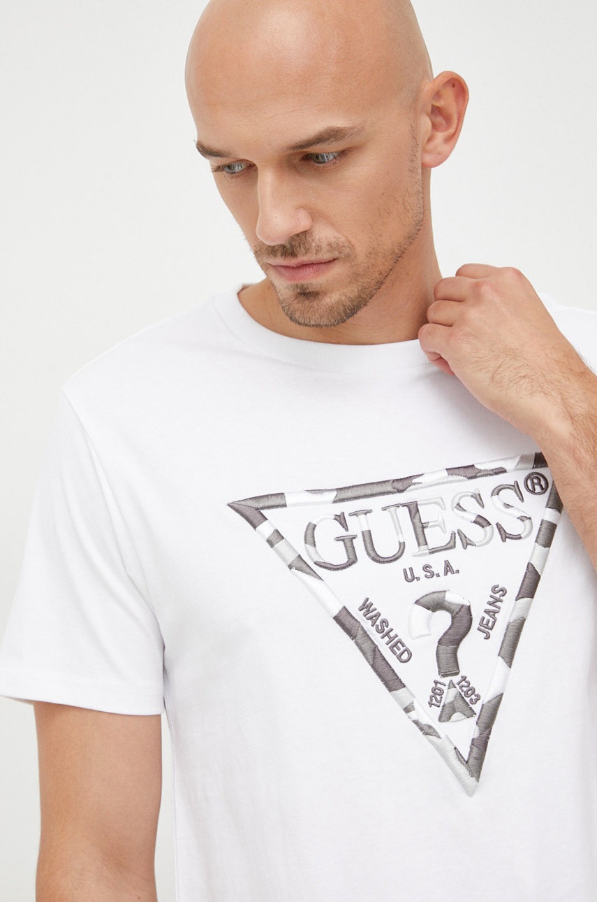 

Памучна тениска Guess в бяло с апликация, Бял