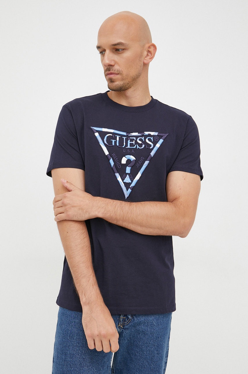 

Хлопковая футболка Guess цвет синий с аппликацией