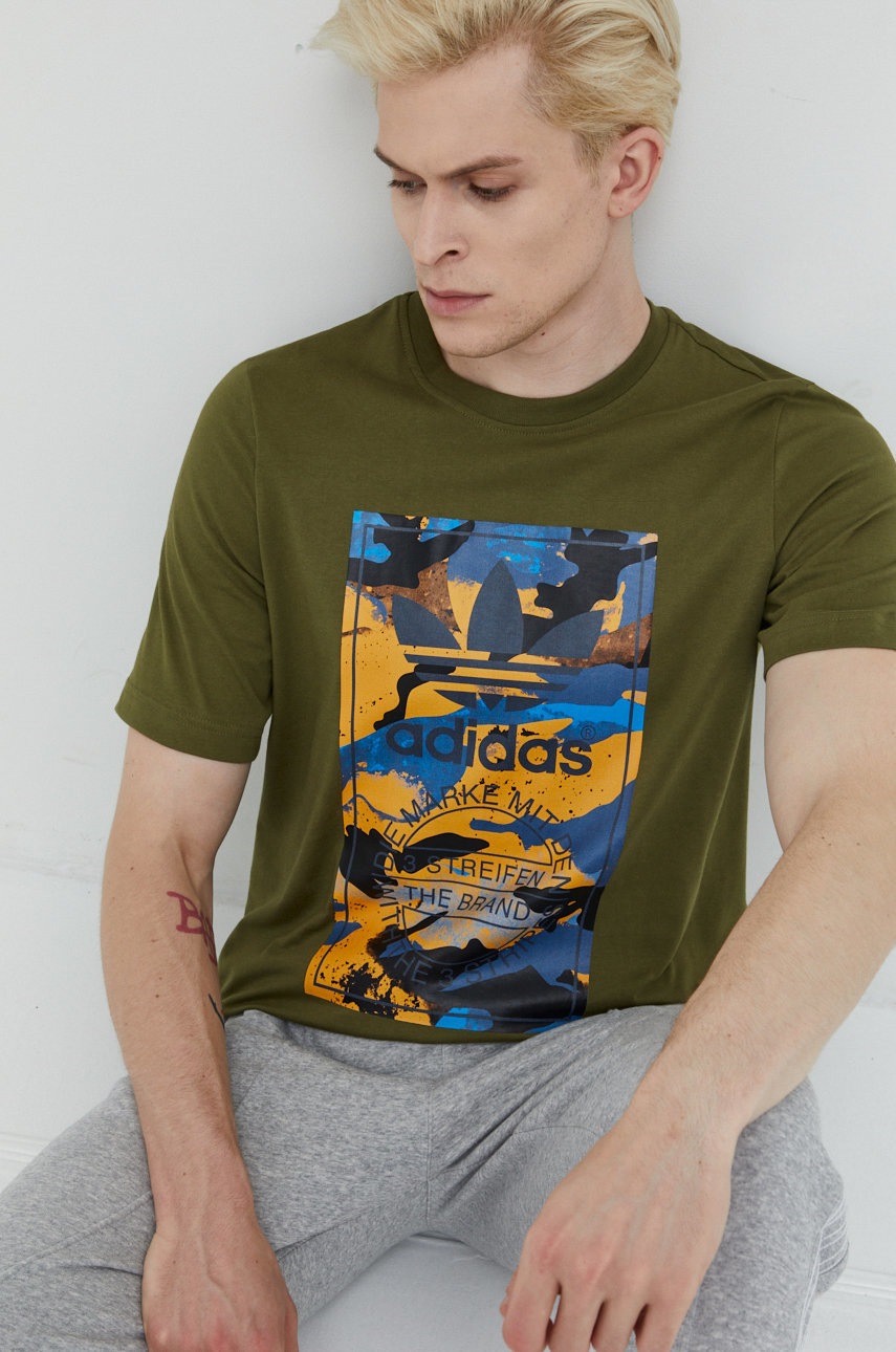 

Памучна тениска adidas Originals в зелено с принт, Зелен