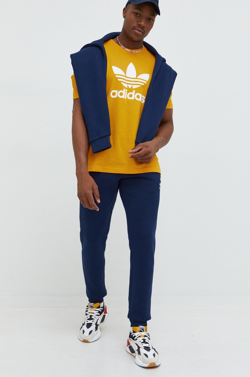 

Бавовняна футболка adidas Originals колір жовтий з принтом