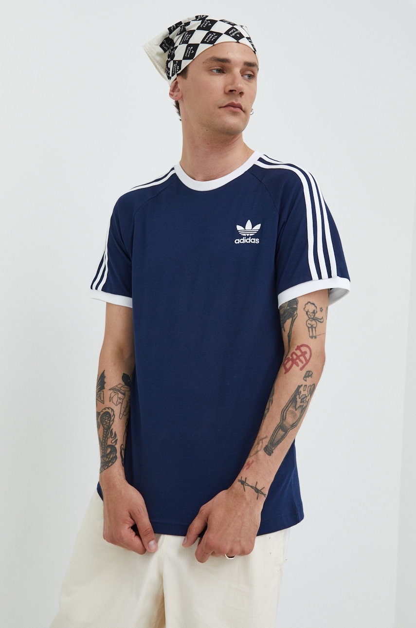

Бавовняна футболка adidas Originals колір синій однотонний