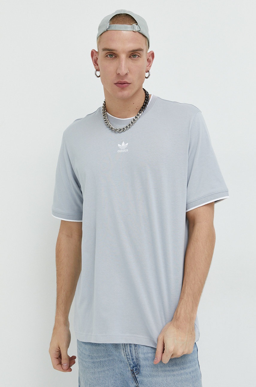 

Памучна тениска adidas Originals в сиво с апликация, Сив