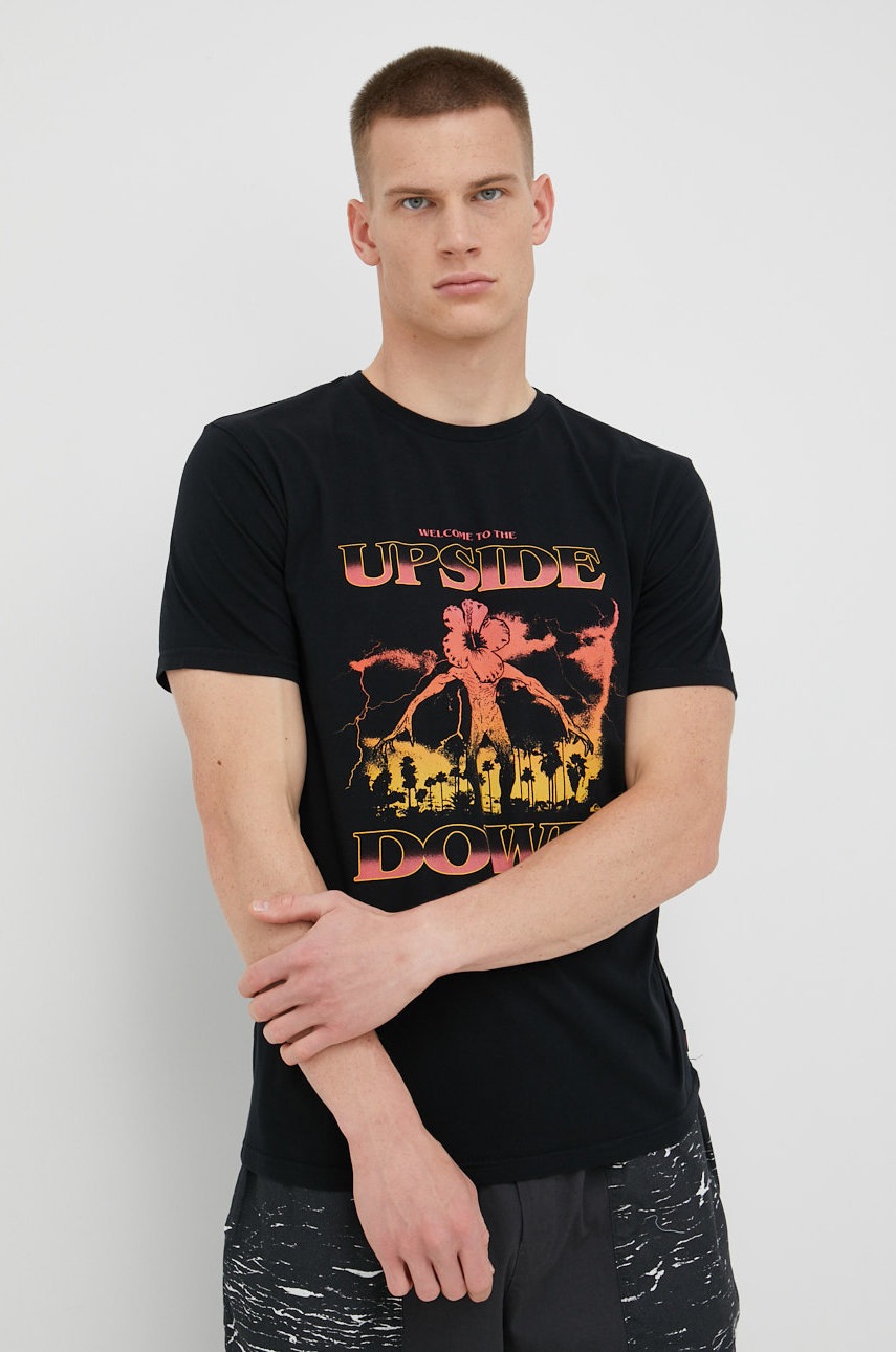 

Памучна тениска Quiksilver X Stranger Things в черно с принт, Черен