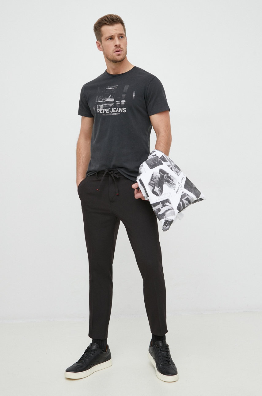 

Памучна тениска Pepe Jeans в сиво с принт, Сив