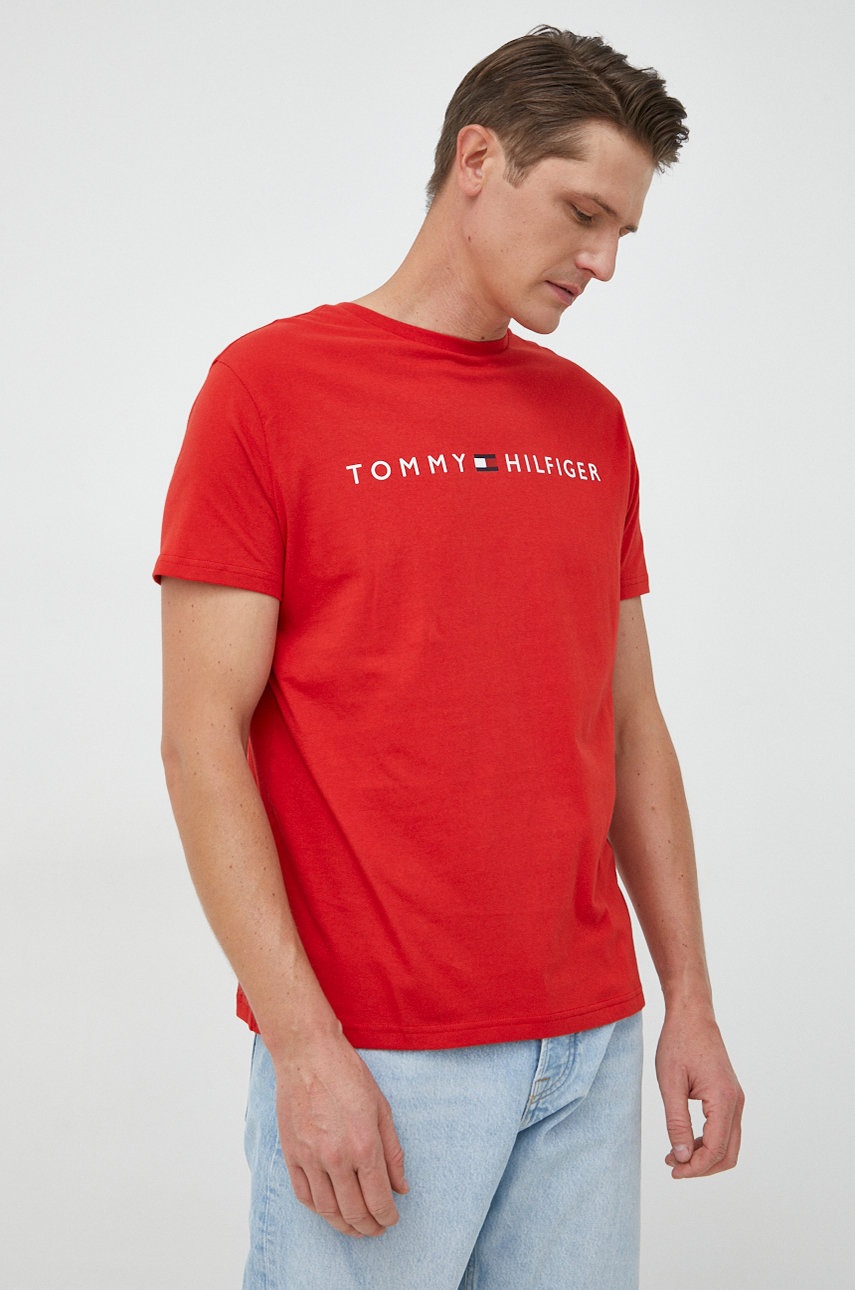 

Памучна тениска Tommy Hilfiger в червено с изчистен дизайн, Червен
