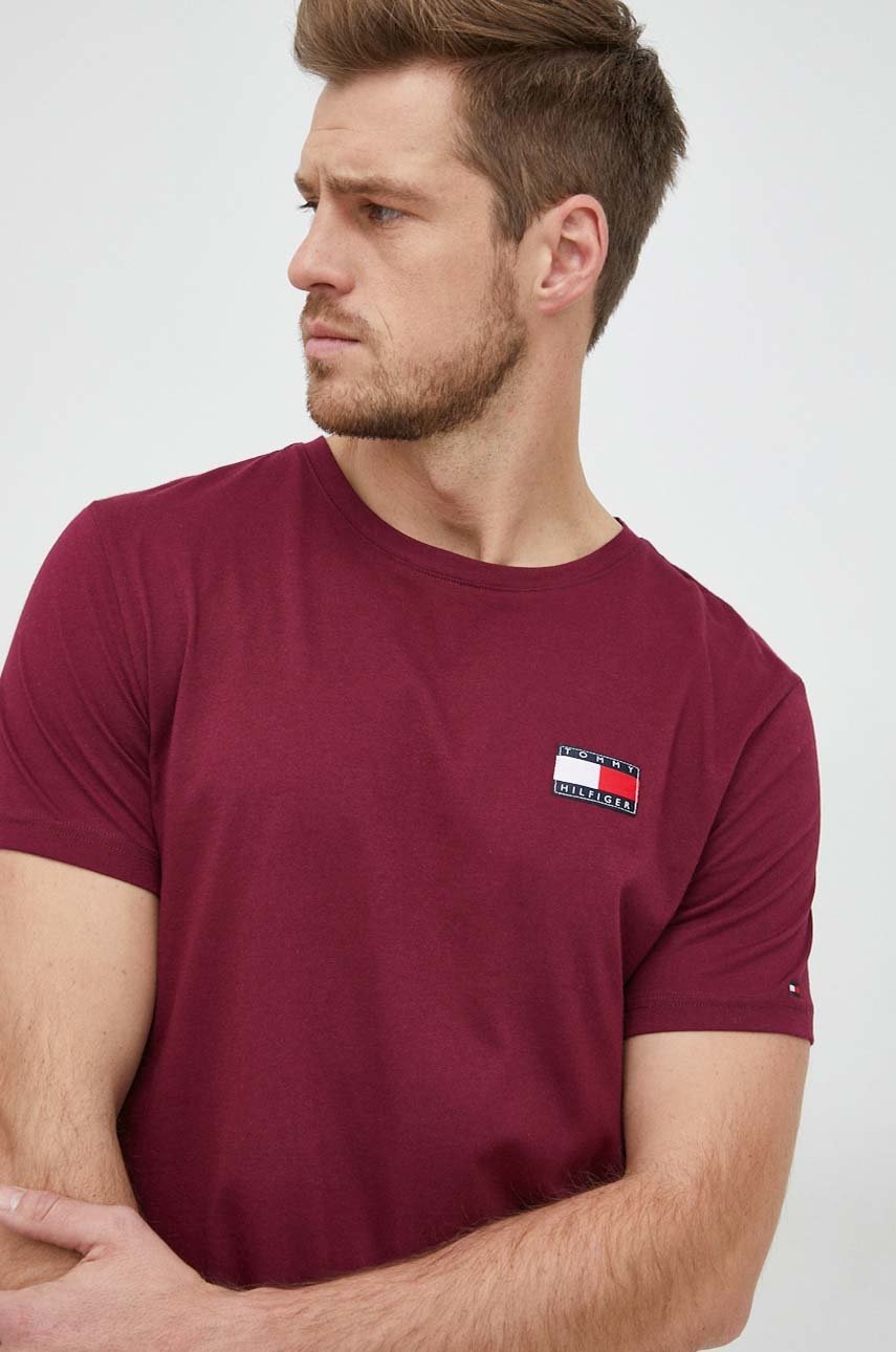

Памучна тениска Tommy Hilfiger в бордо с изчистен дизайн