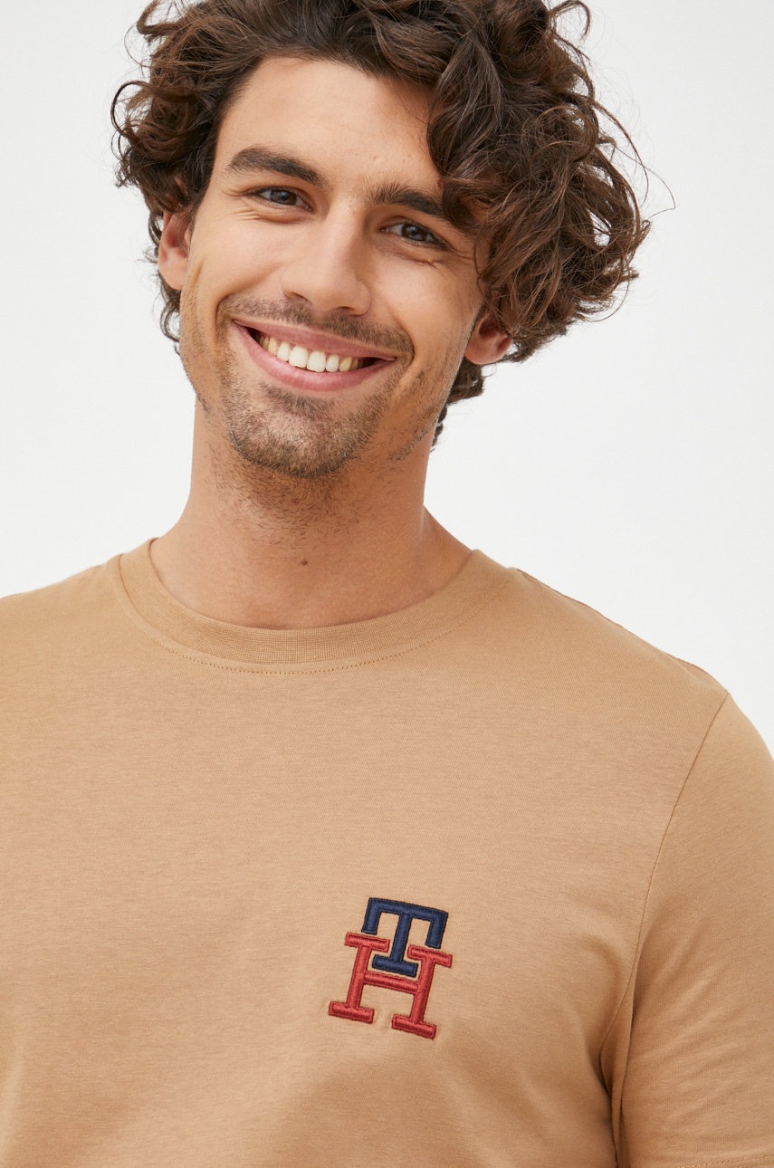 

Тениска Tommy Hilfiger в бежово с изчистен дизайн, Бежов