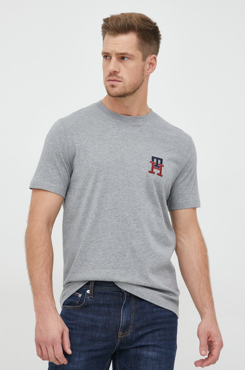

Тениска Tommy Hilfiger в сиво с изчистен дизайн, Сив