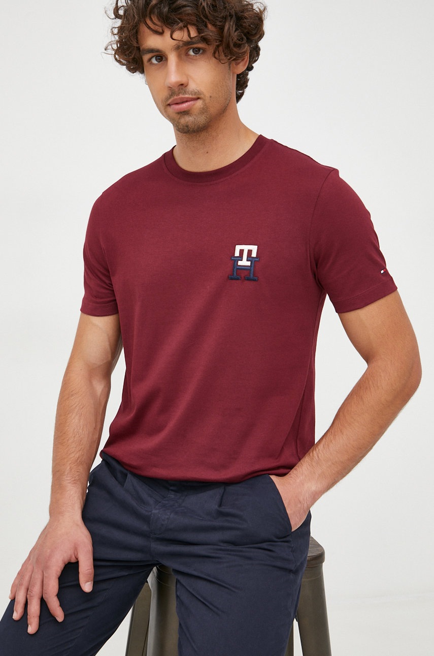 

Тениска Tommy Hilfiger в бордо с изчистен дизайн