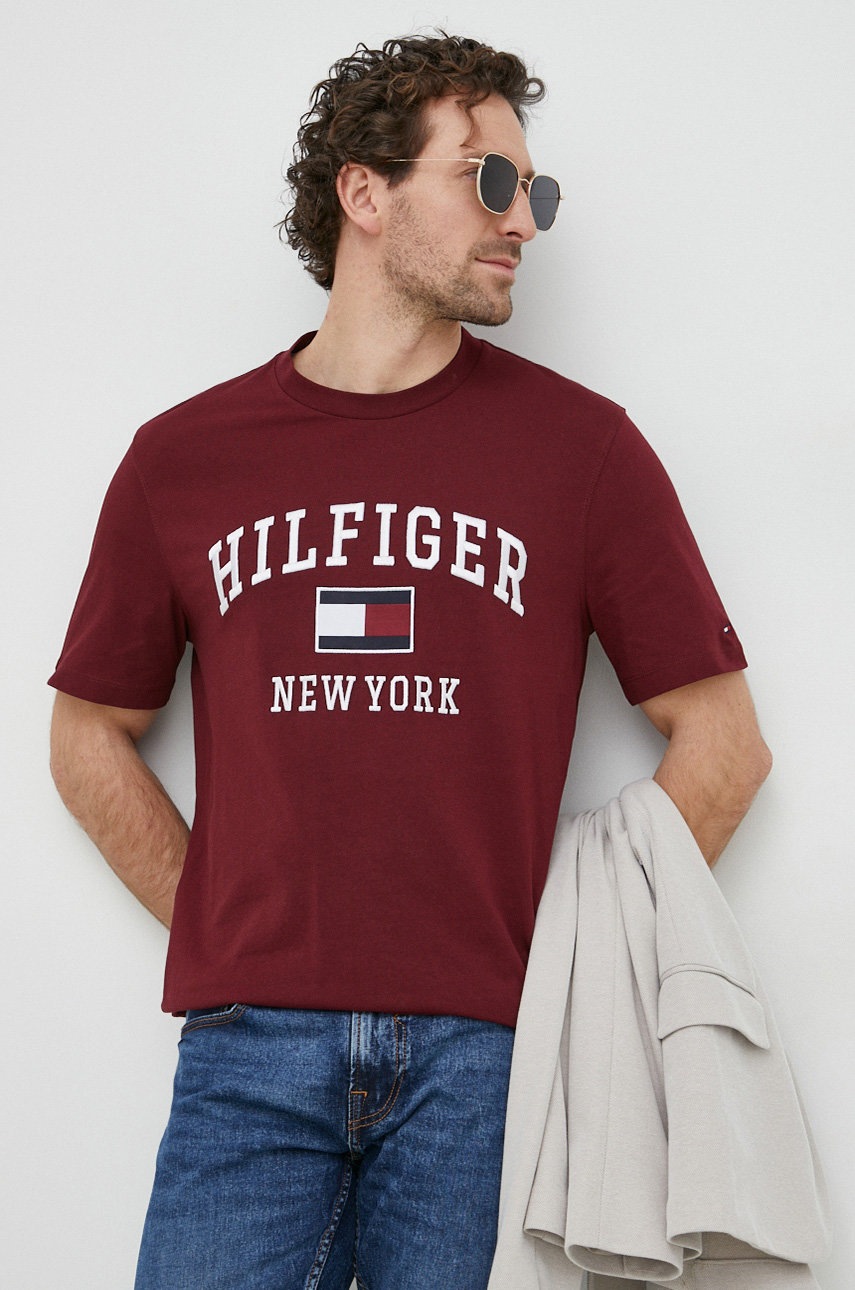 

Памучна тениска Tommy Hilfiger в бордо с апликация