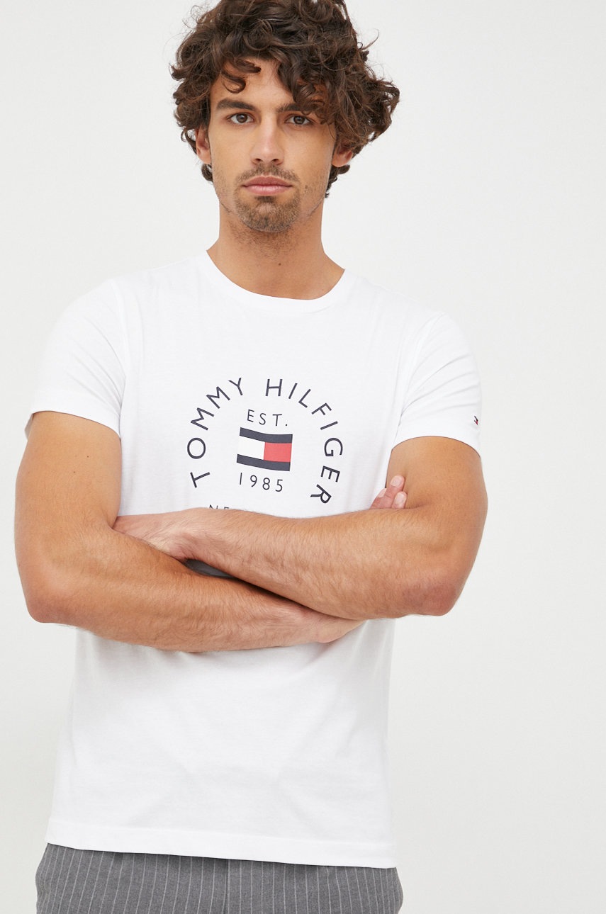 

Памучна тениска Tommy Hilfiger в бяло с принт, Бял