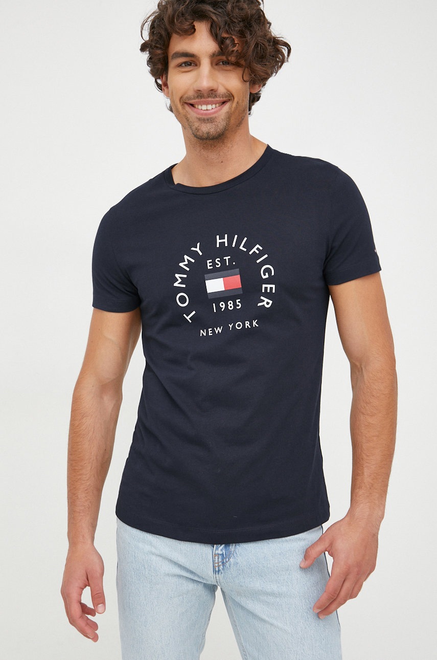 

Памучна тениска Tommy Hilfiger в тъмносиньо с принт, Тъмносин