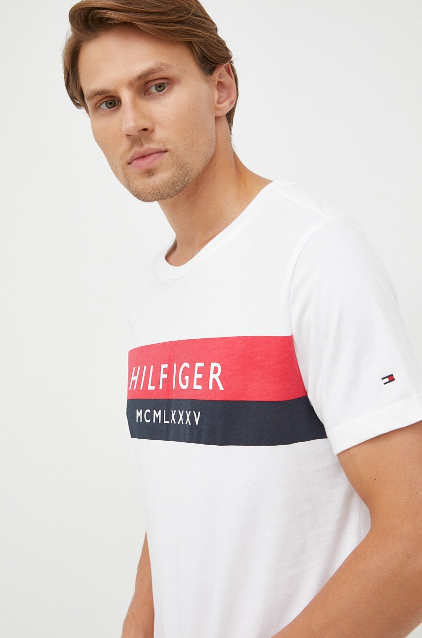 

Памучна тениска Tommy Hilfiger в бяло с принт, Бял