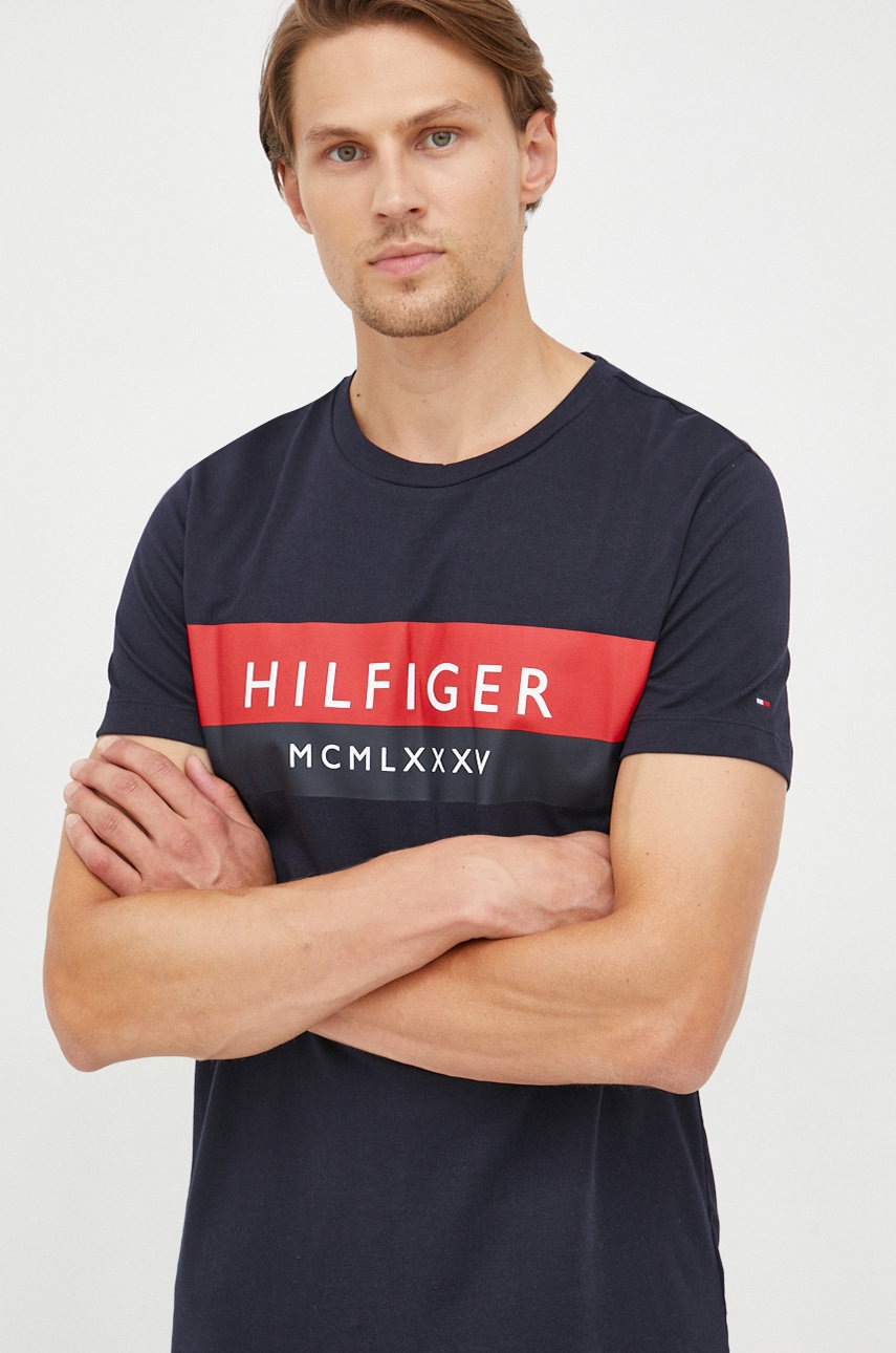 Bavlněné tričko Tommy Hilfiger tmavomodrá barva, s potiskem - námořnická modř -  100% Bavlna