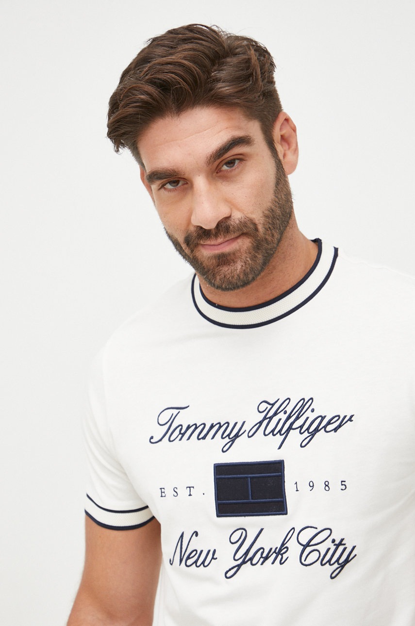 

Памучна тениска Tommy Hilfiger в бежово с апликация, Бежов
