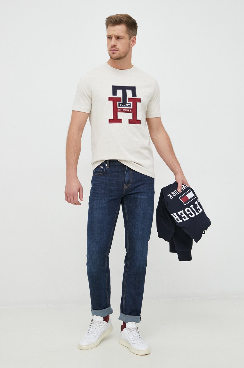 

Хлопковая футболка Tommy Hilfiger цвет бежевый с аппликацией