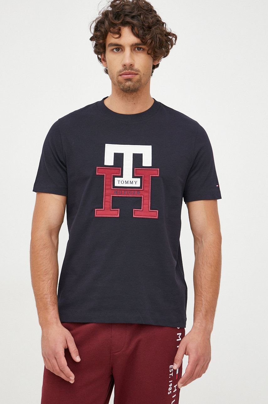 

Памучна тениска Tommy Hilfiger в тъмносиньо с апликация, Тъмносин