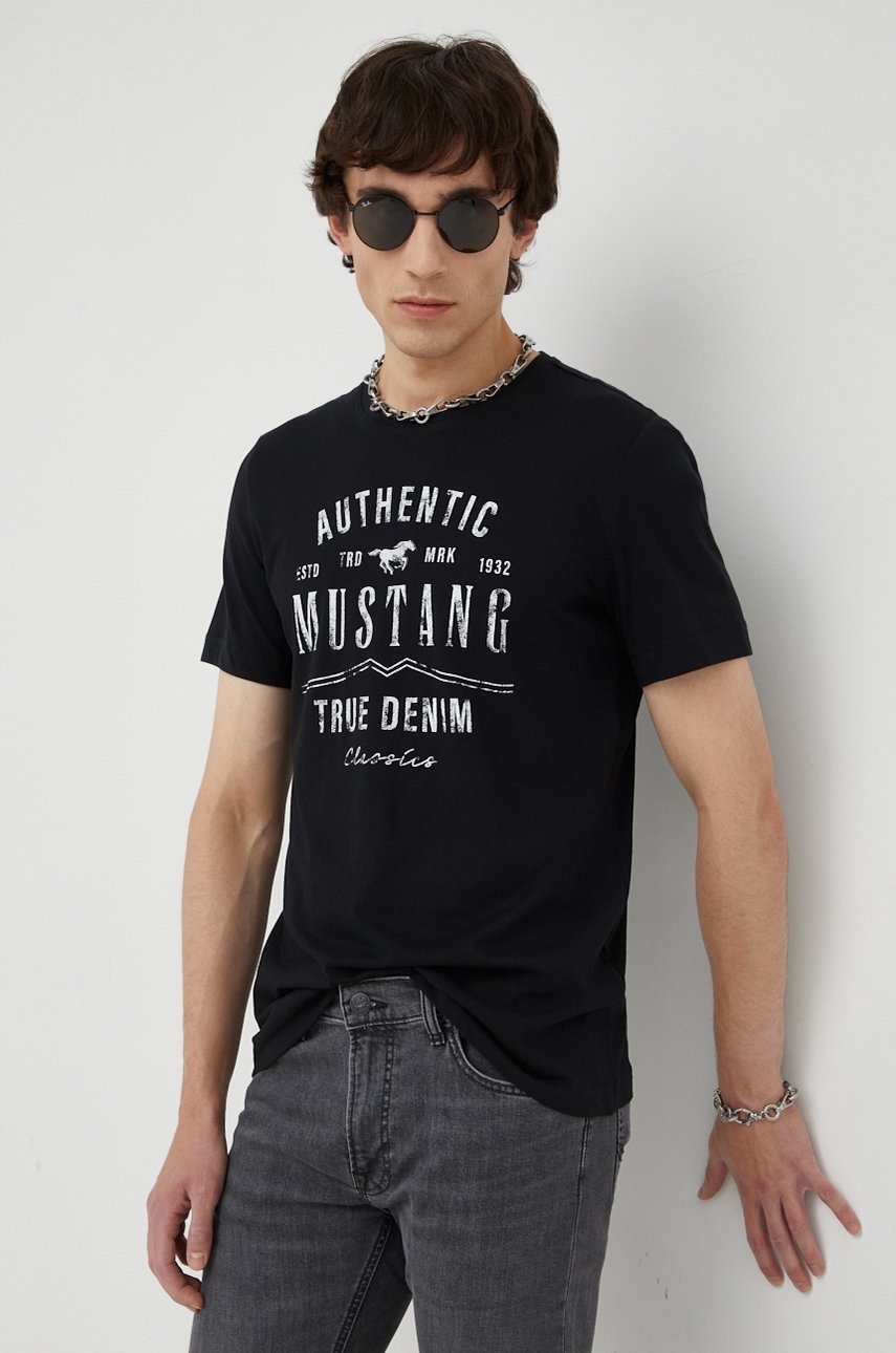 

Памучна тениска Mustang в черно с принт, Черен