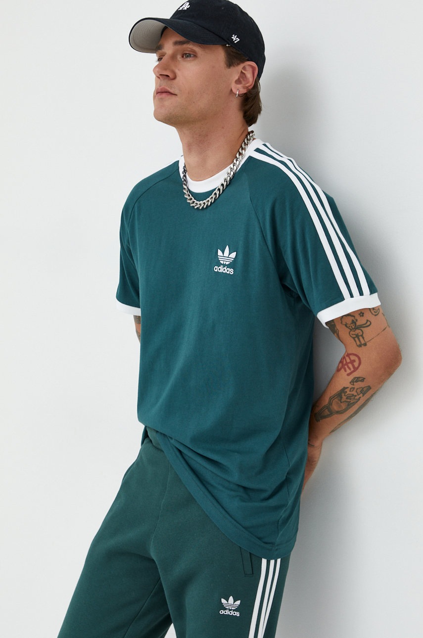 

Памучна тениска adidas Originals в зелено с апликация, Зелен