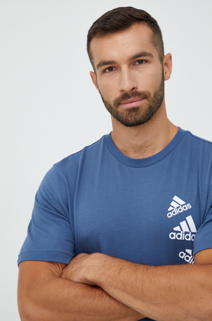 

Хлопковая футболка adidas с принтом