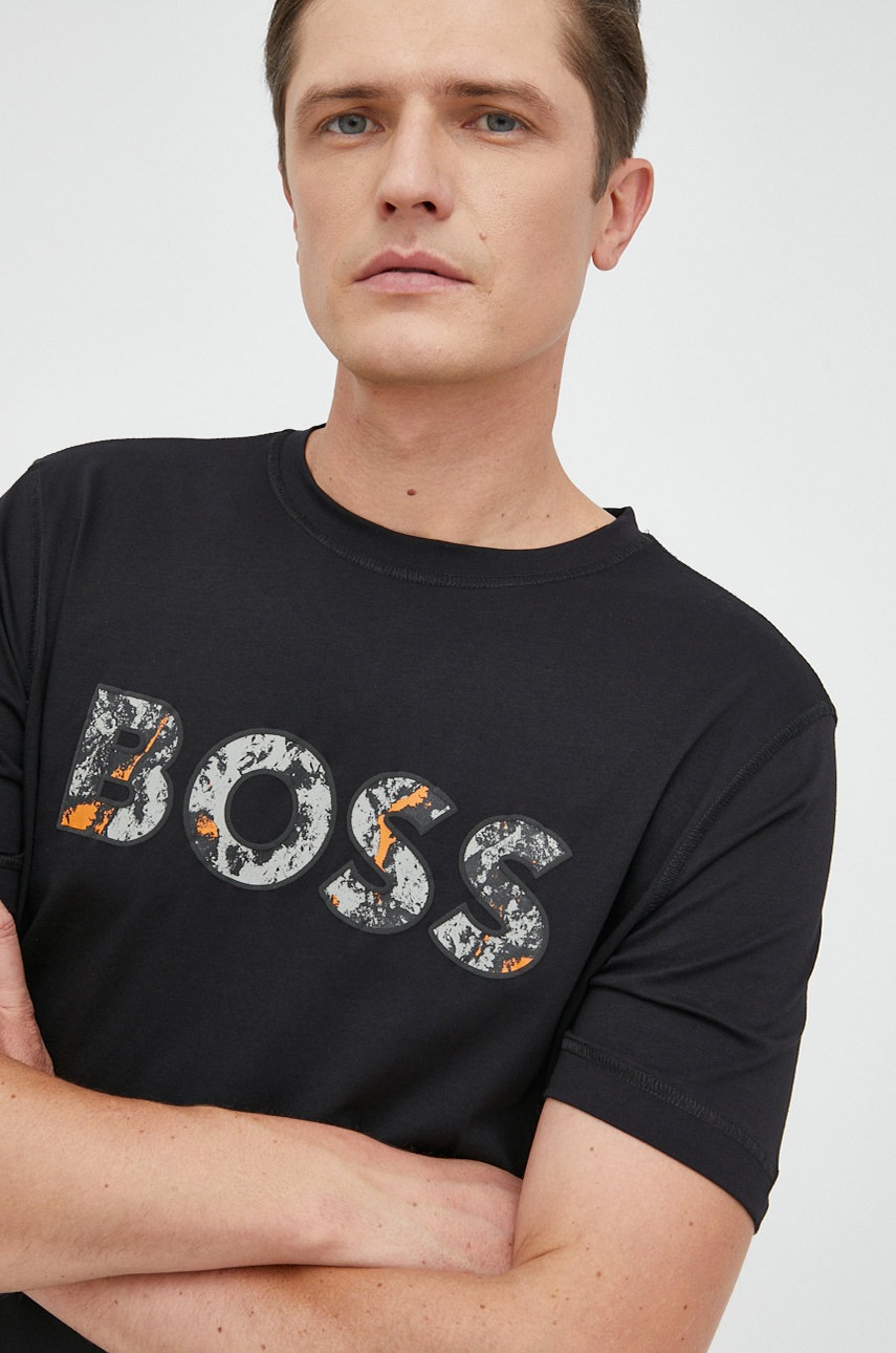 

Памучна тениска BOSS Boss Casual в черно с принт, Черен