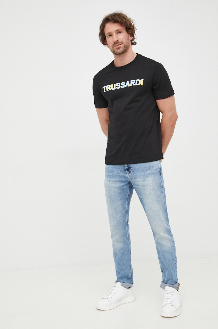 

Хлопковая футболка Trussardi цвет чёрный с принтом