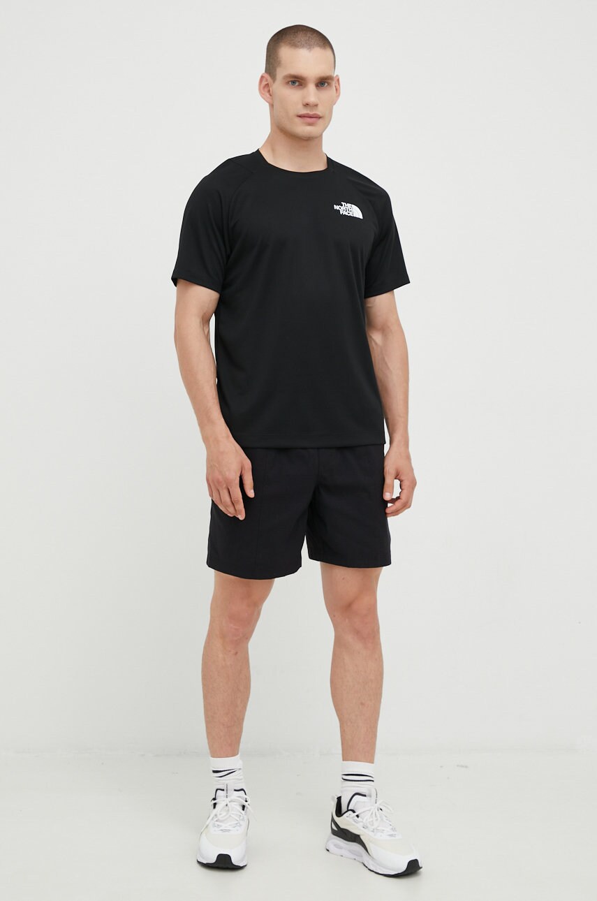 

Спортивная футболка The North Face Mountain Athletics цвет чёрный с принтом