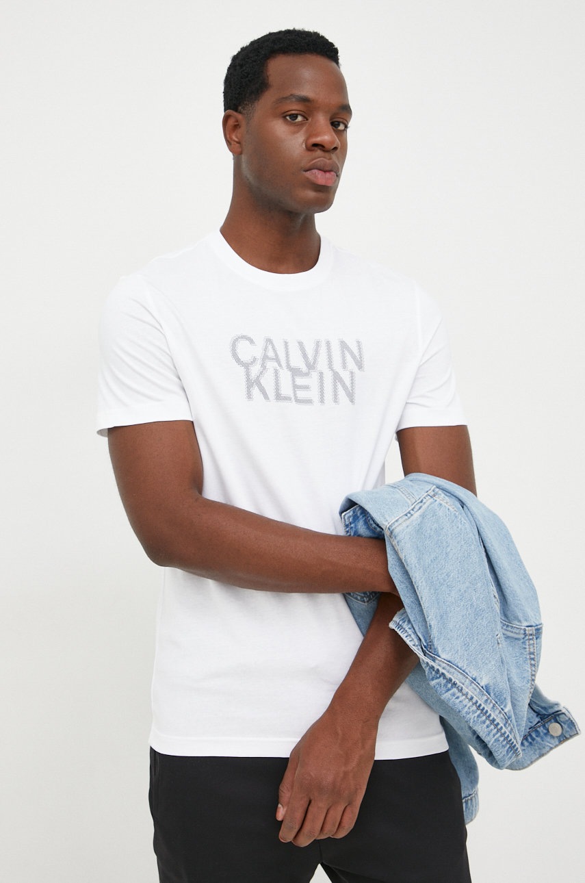 

Памучна тениска Calvin Klein в бяло с принт, Бял