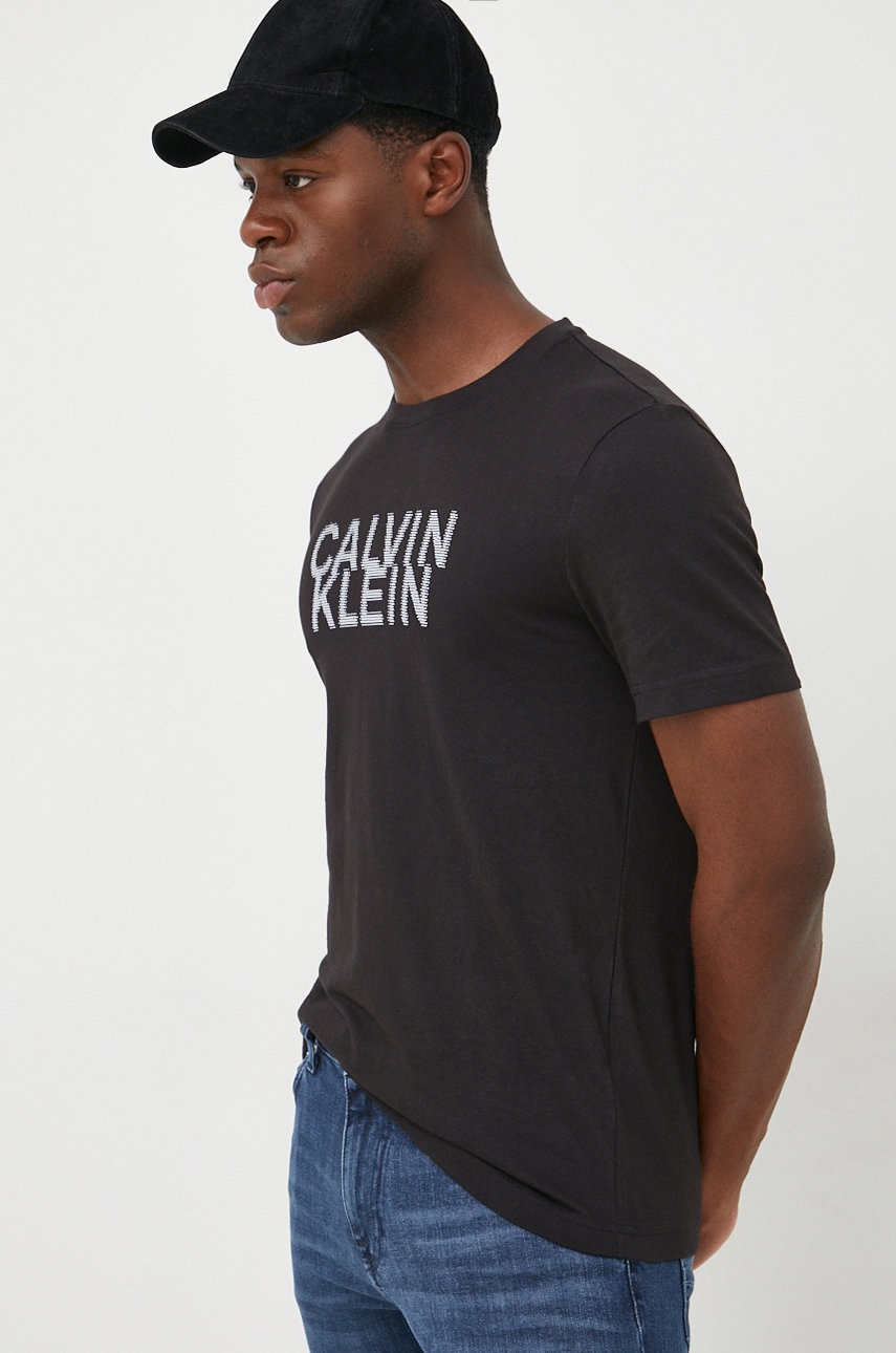 

Памучна тениска Calvin Klein в черно с принт, Черен