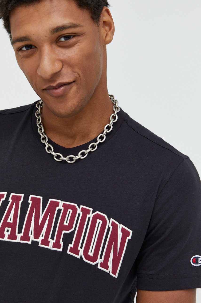 

Памучна тениска Champion в черно с апликация, Черен
