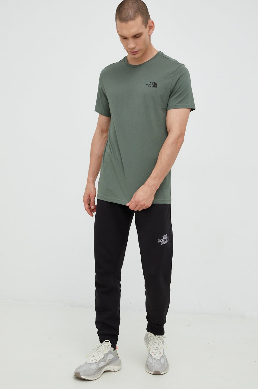 

Хлопковая футболка The North Face цвет зелёный однотонный