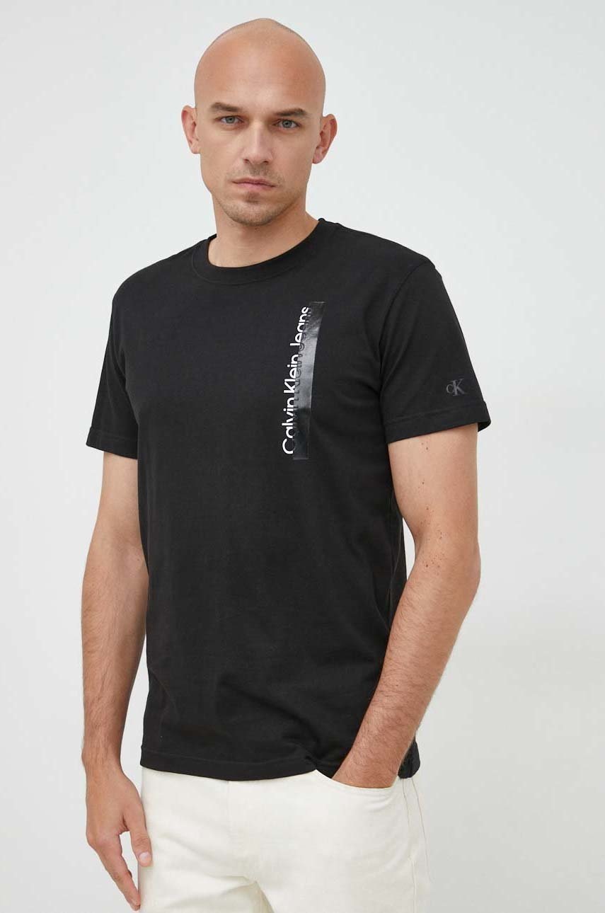 

Памучна тениска Calvin Klein Jeans в черно с принт, Черен