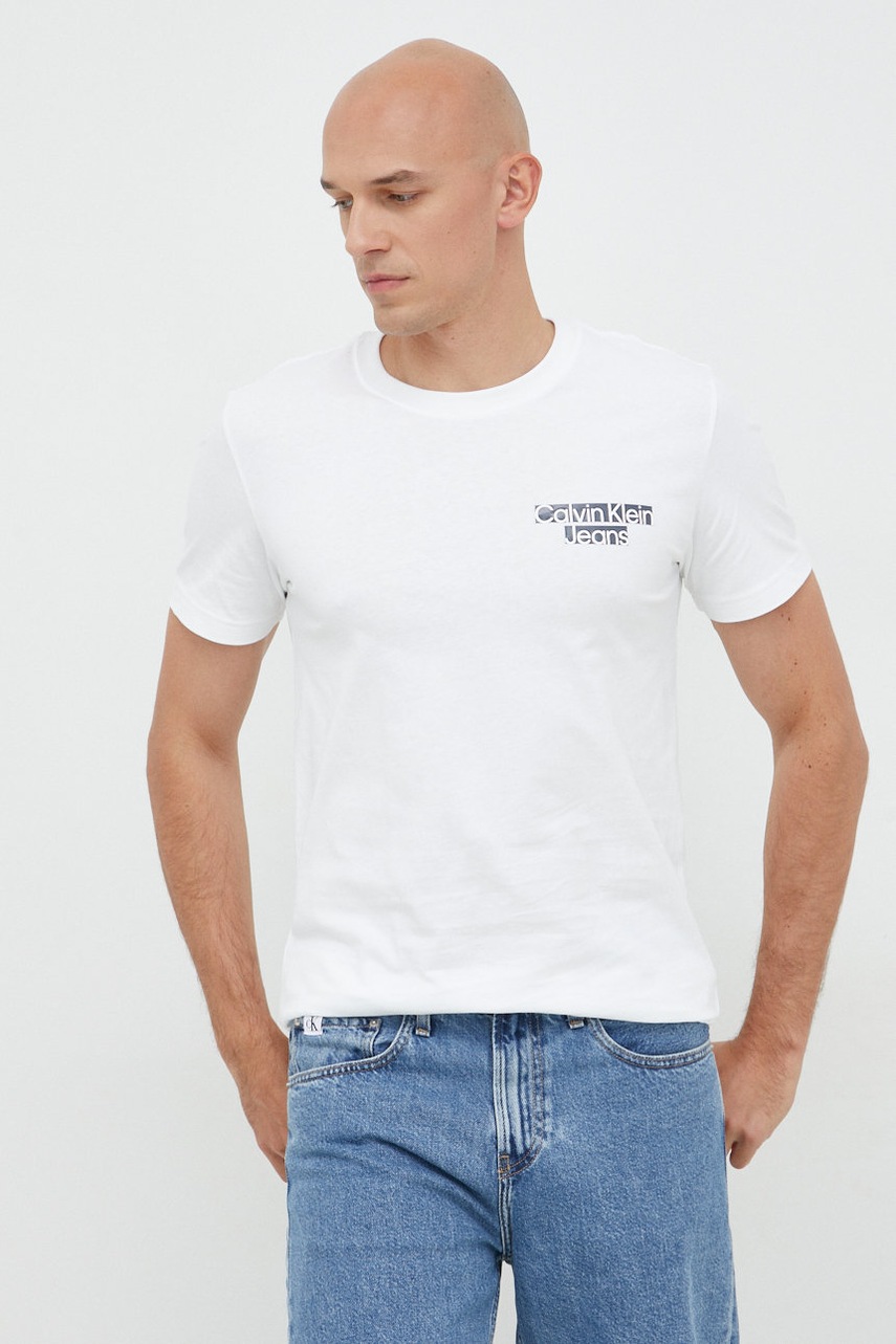 

Памучна тениска Calvin Klein Jeans в бяло с принт, Бял