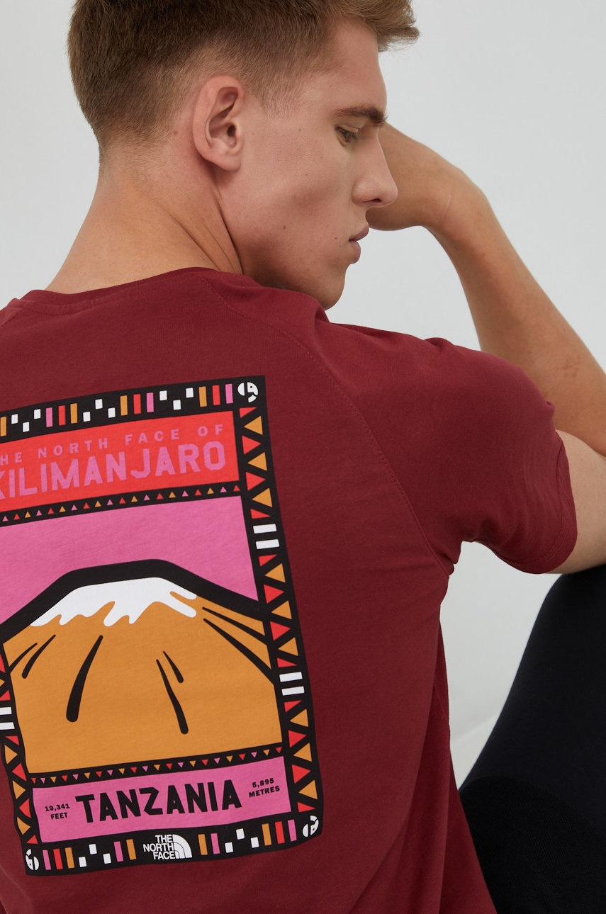

Памучна тениска The North Face в бордо с принт