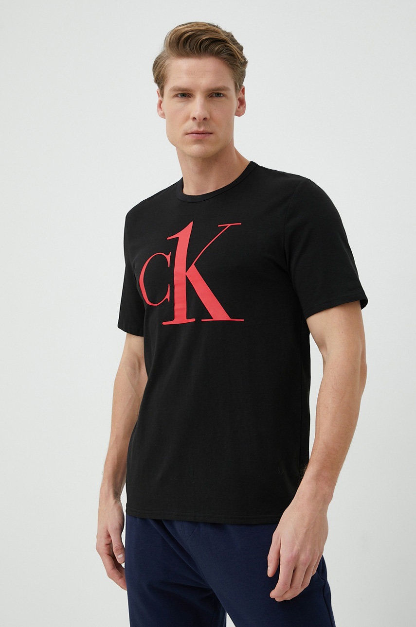 

Горнище на пижама с къси ръкави Calvin Klein Underwear в черно с принт, Черен