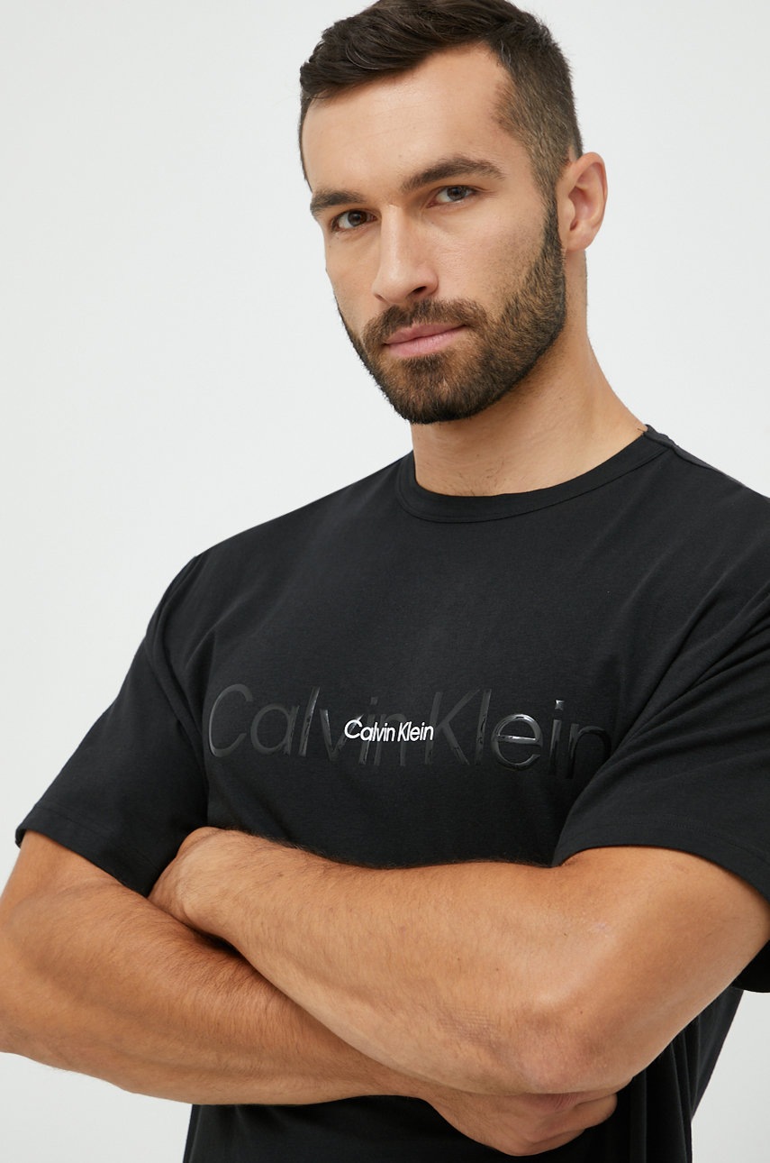 

Горнище на пижама с къси ръкави Calvin Klein Underwear в черно с принт, Черен
