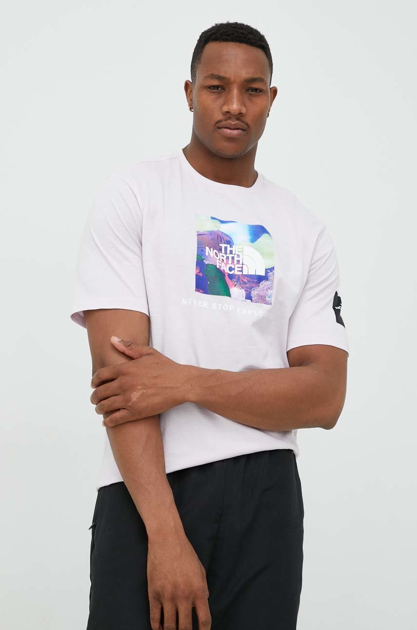 

Памучна тениска The North Face в лилаво с принт, Виолетов