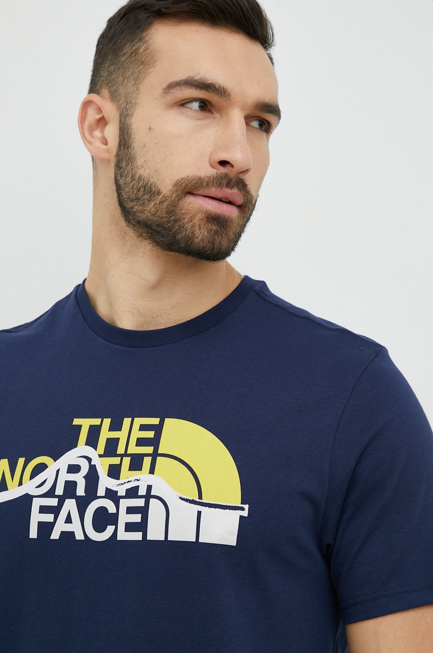 

Памучна тениска The North Face в тъмносиньо с принт, Тъмносин