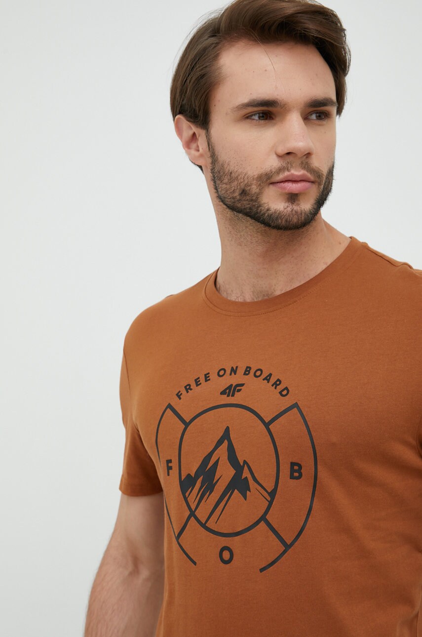4f tricou din bumbac culoarea maro, cu imprimeu