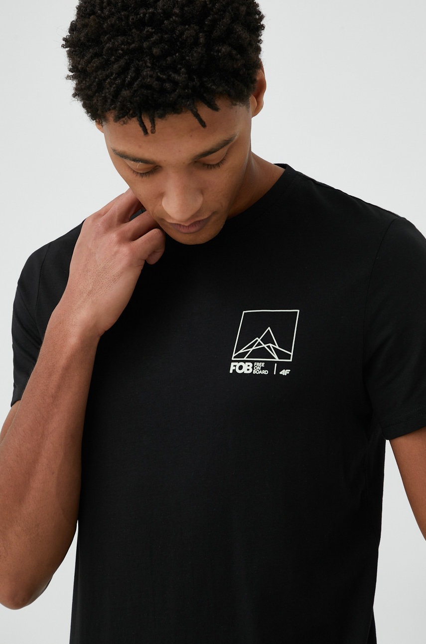 

Памучна тениска 4F в черно с принт, Черен