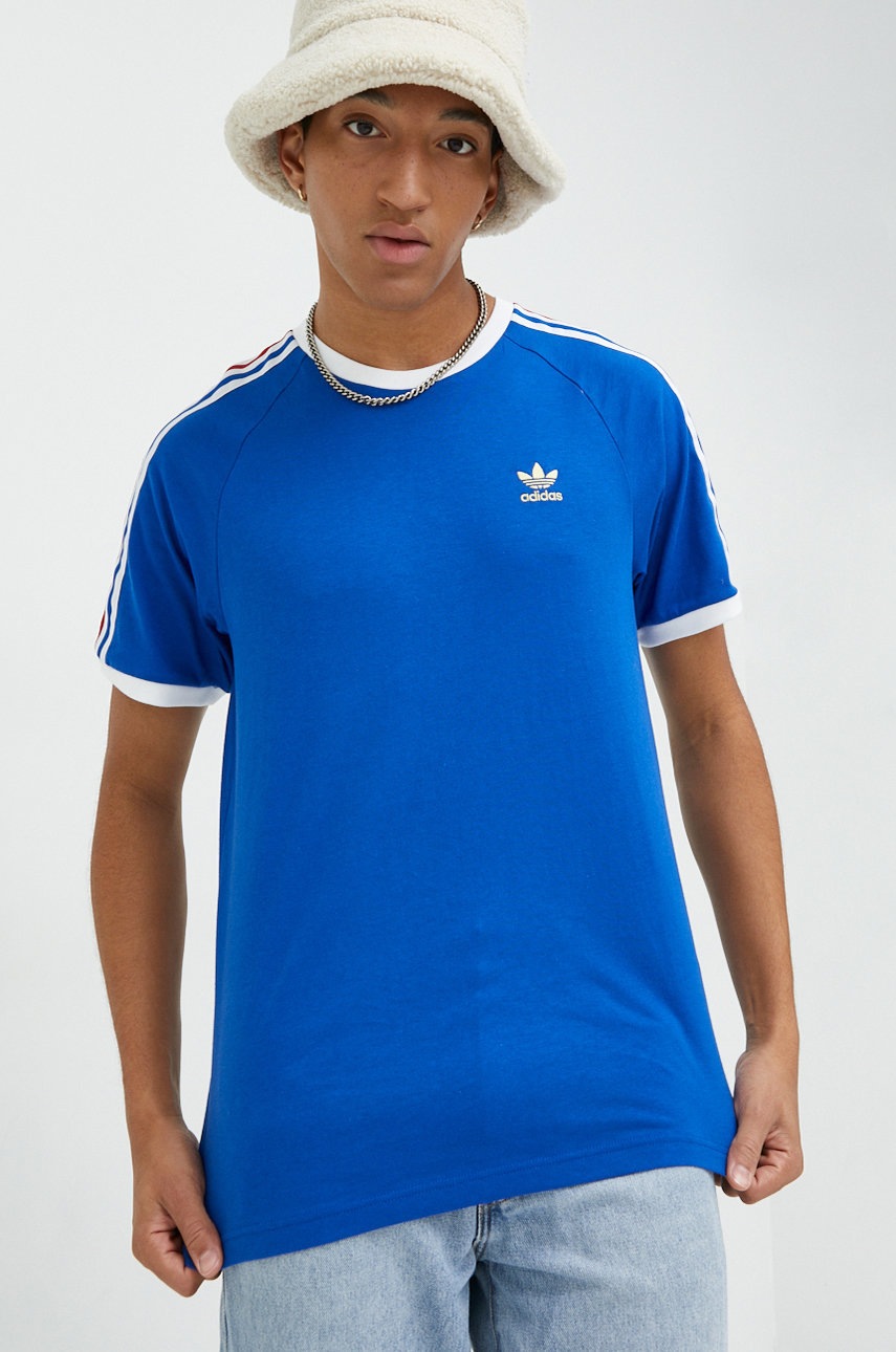 

Памучна тениска adidas Originals с апликация, Син